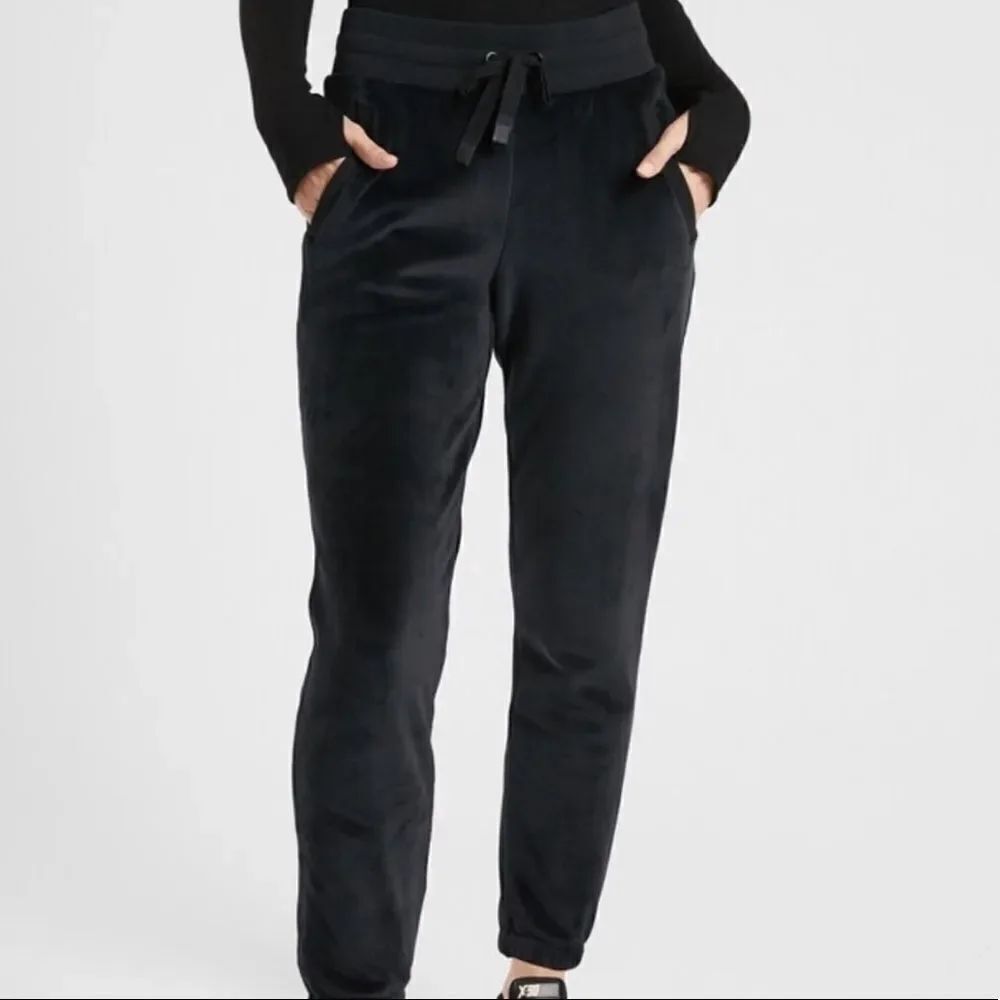 Athleta Double Cozy Karma black Recover Joggers sweatpants